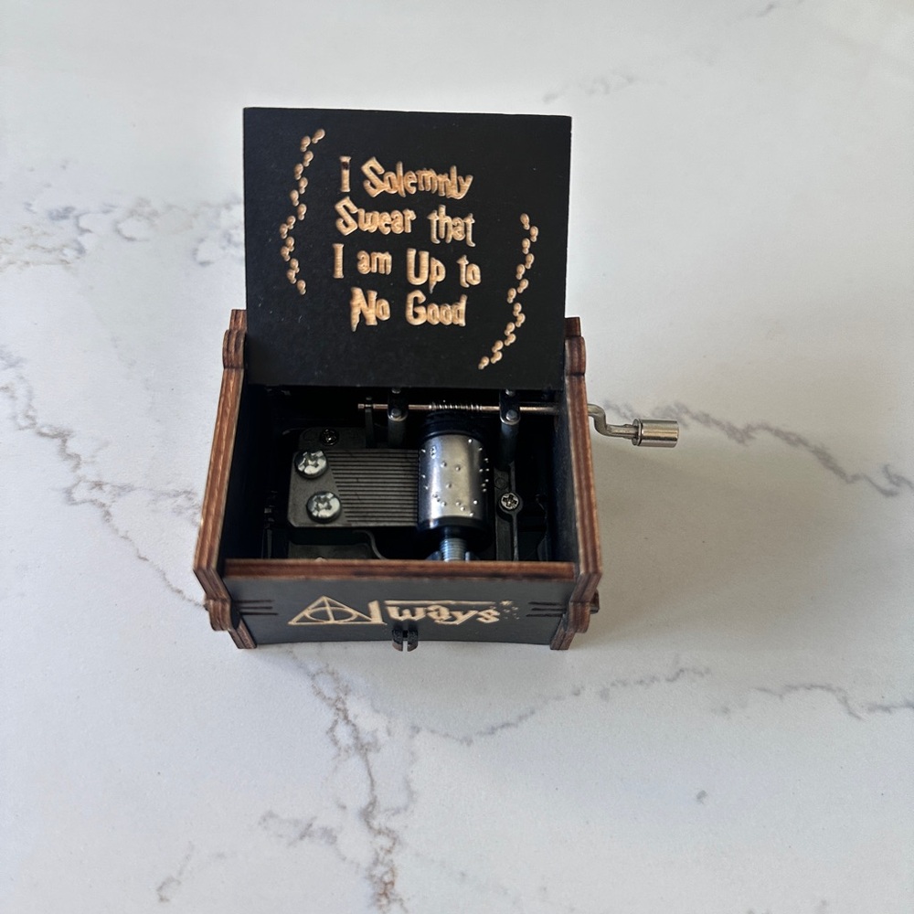 Harry Potter Hand-Crank Music Box – Hedwig’s Theme